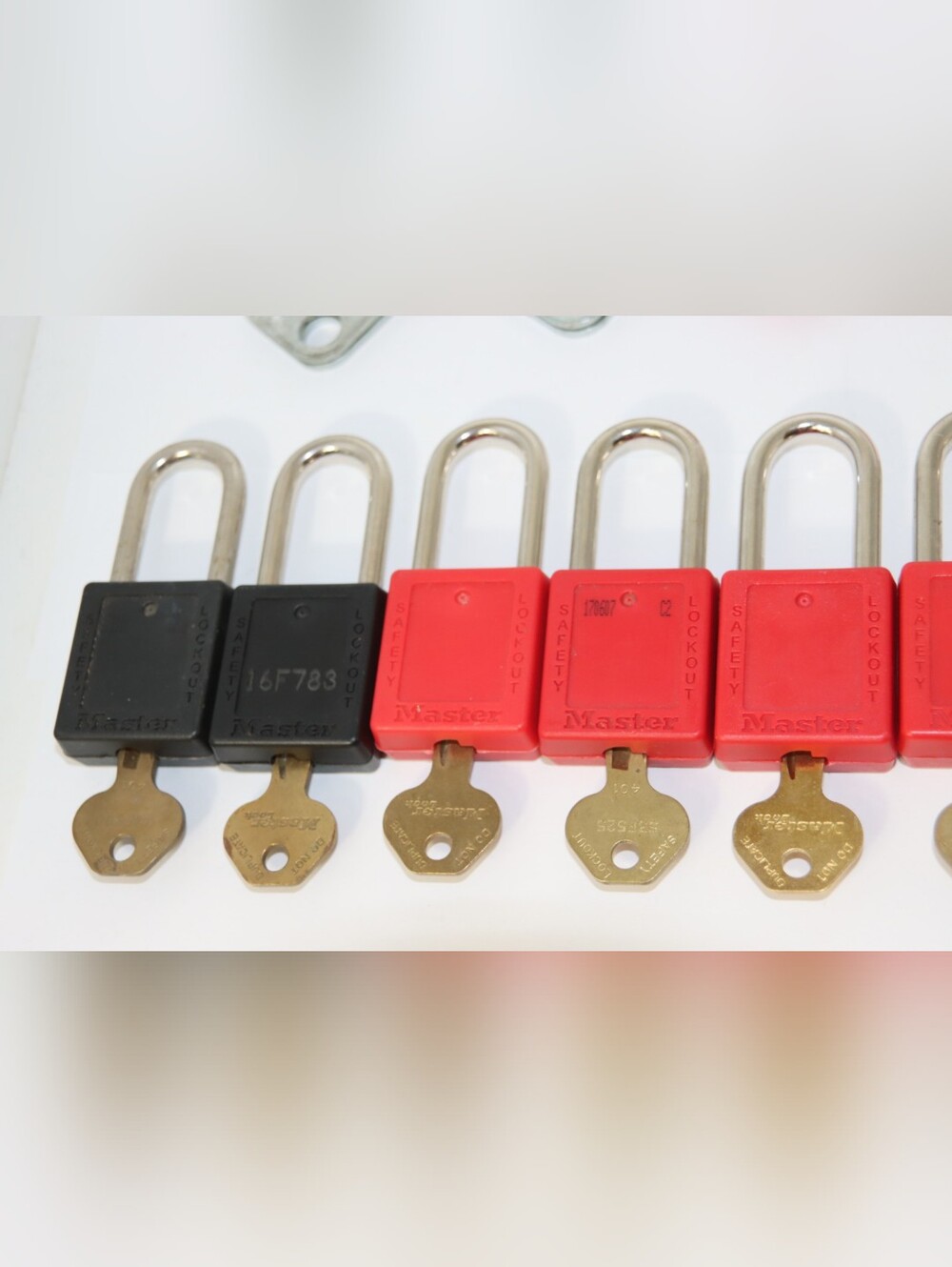 MasterLock Lock Out Tags - Picture 4 of 9